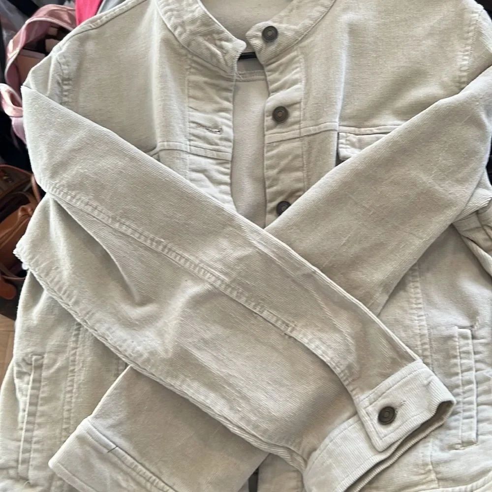 Lightweight Jacket - Picture 4 of 4